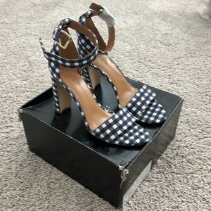 NIB JCrew Factory Navy Gingham Sandals Sz 7.5